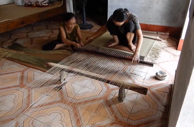 Nghề chiếu cói Nga Sơn — "Chiếu Nga Sơn, gạch Bát Tràng"